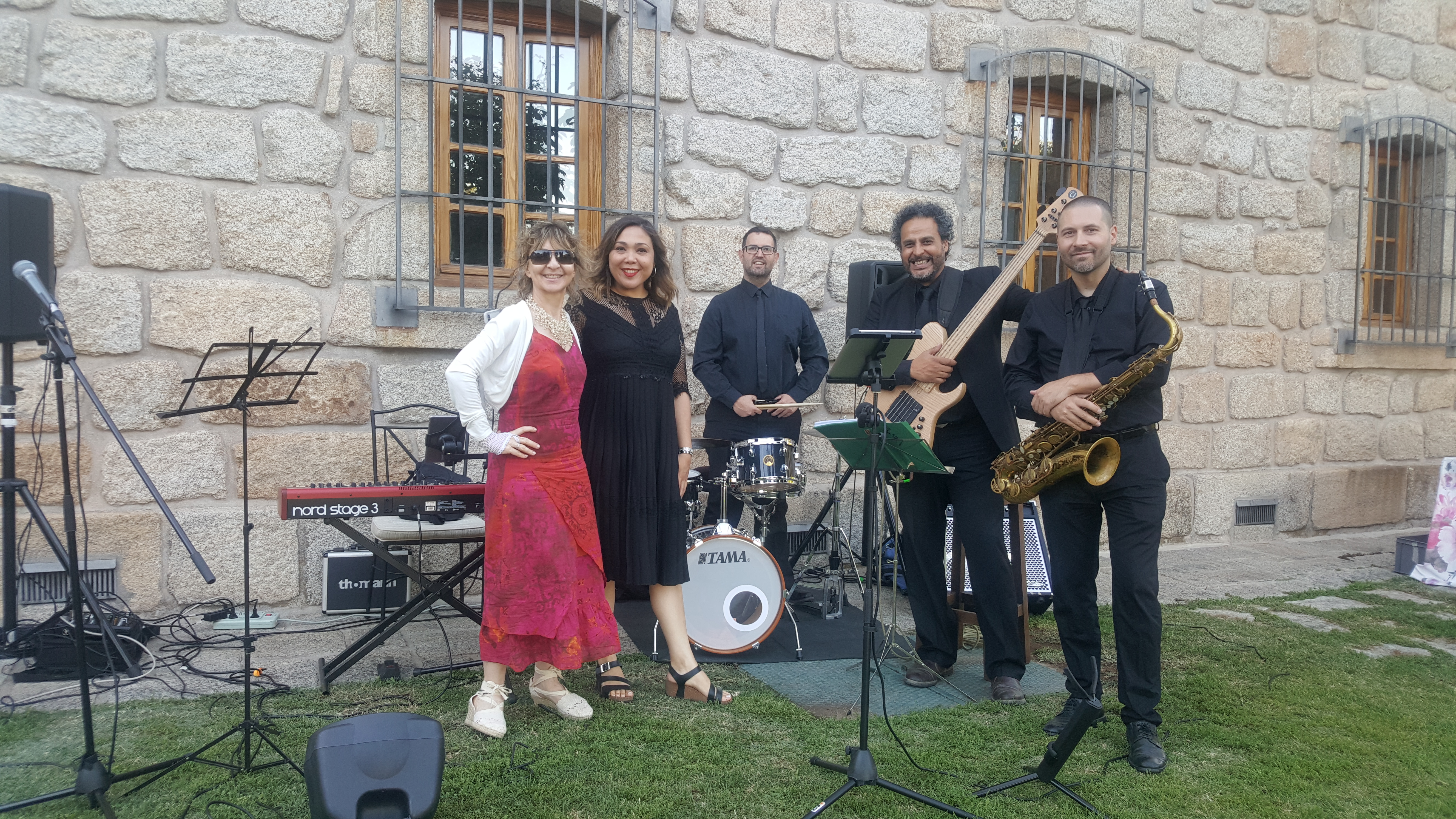 Amenización jazz, música brasileña, música pop, música francesa, boleros - Boda de oro - Madrid